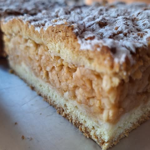 Szarlotka na kruchym cieście