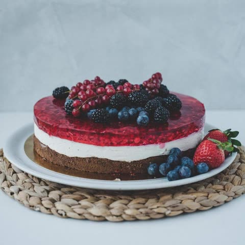 Sernik na Zimno z Owocami  waga ok. 1,8 kg